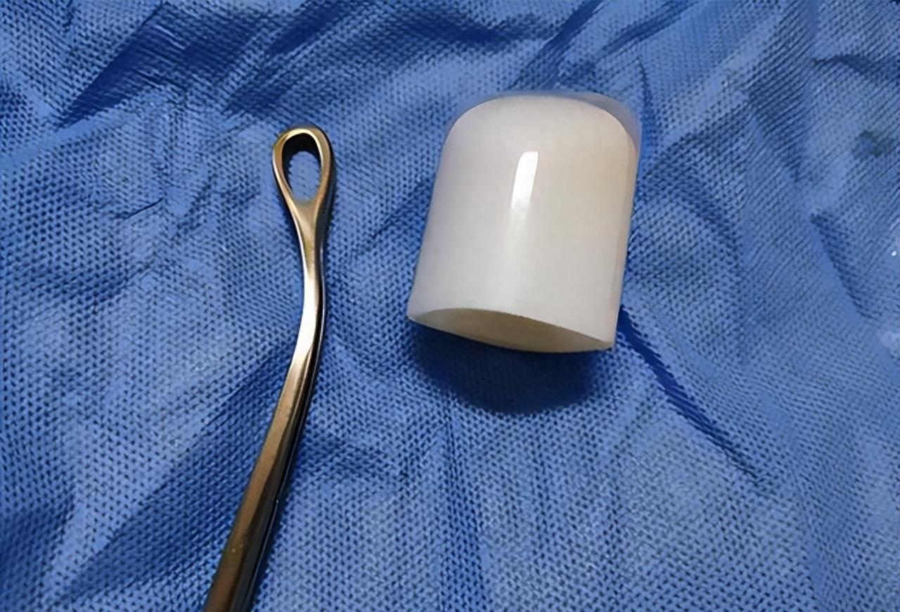 19岁女大学生为寻求刺激，跟男朋友干了一件疯狂的事儿！