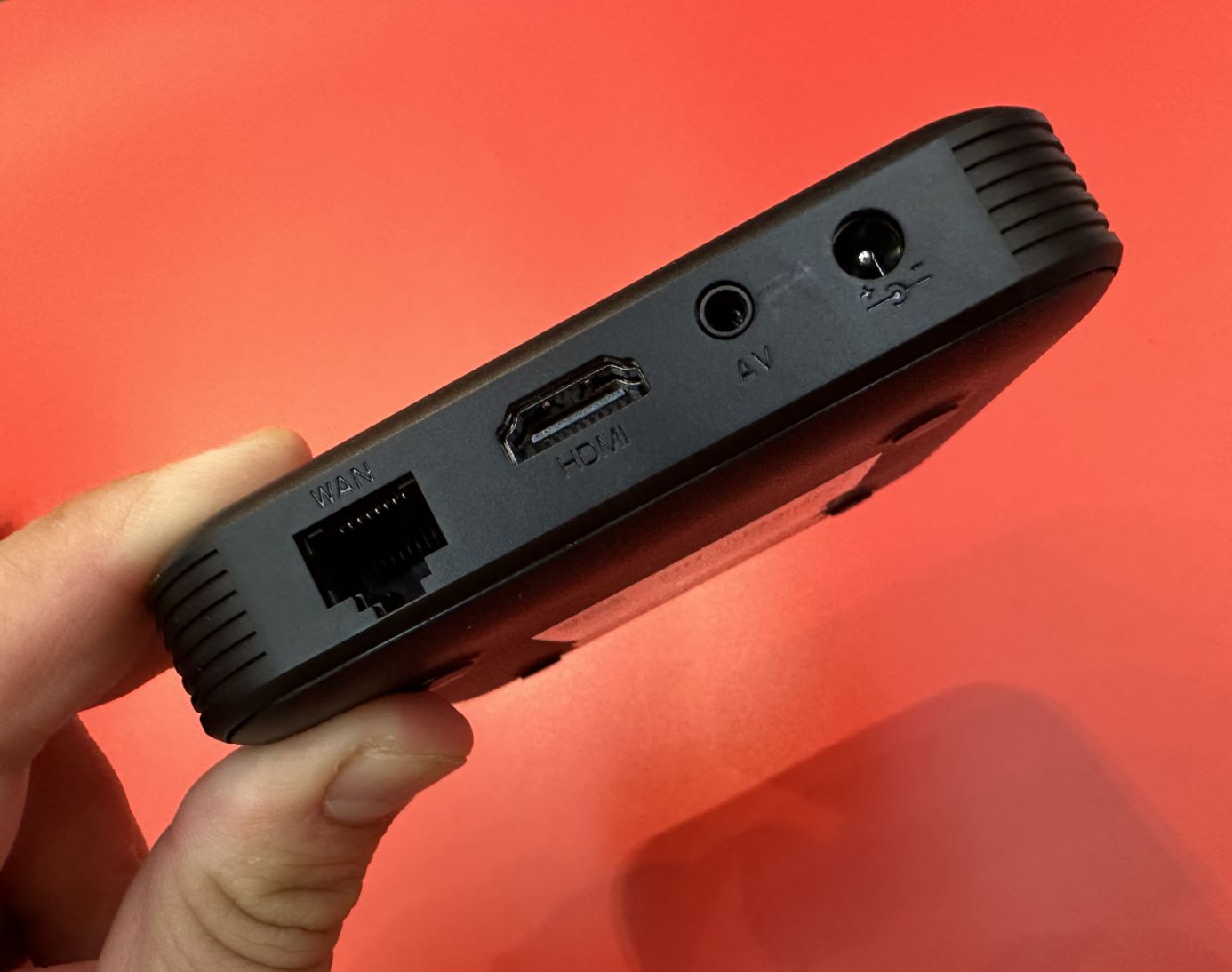 都付过包房费了，找人配唱歌害得花钱？