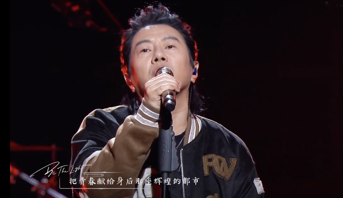 歌手2020周深夺冠现场完整版,周深李宇春星光大赏现场