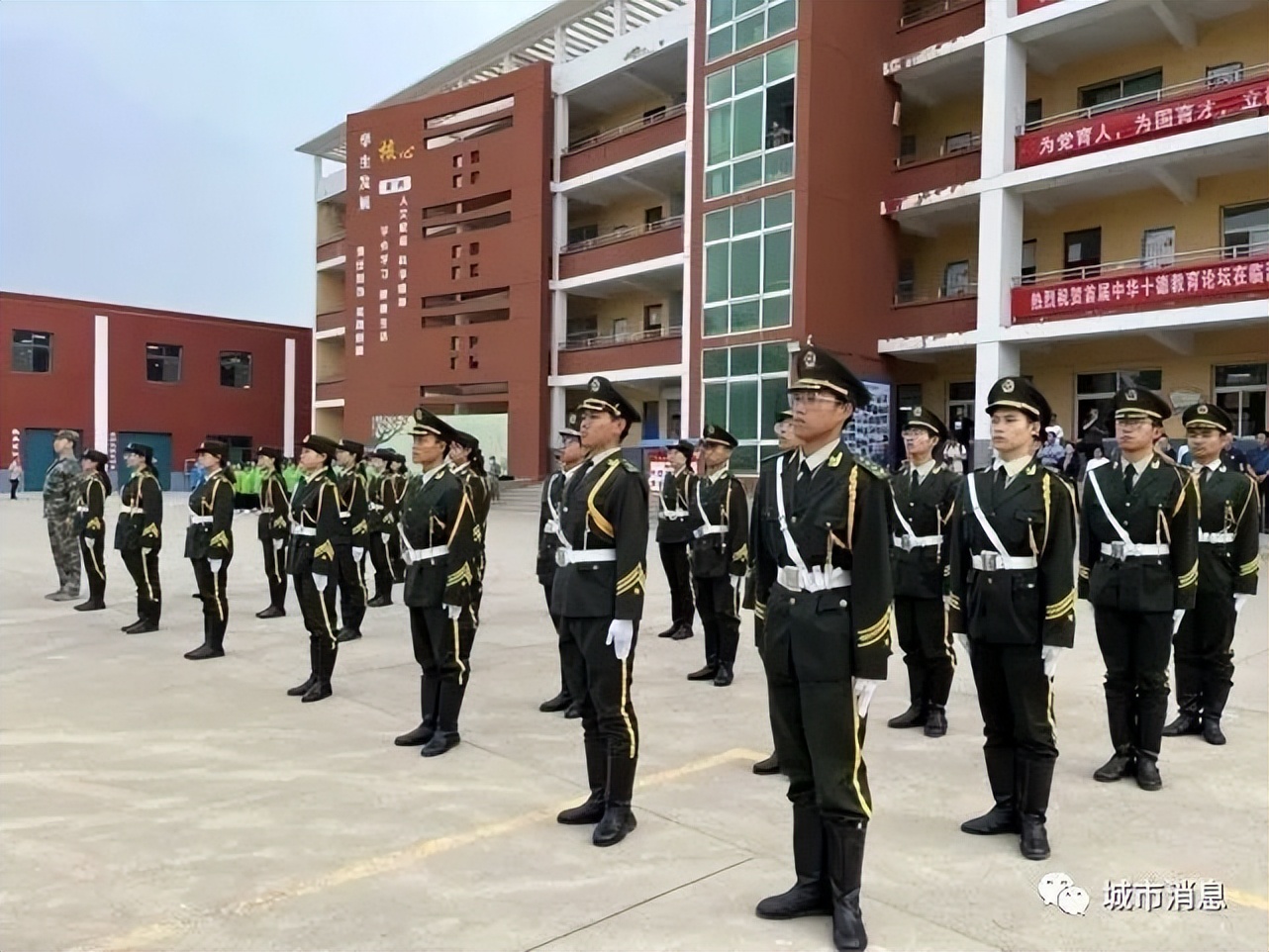 立中华十德树时代新人——临汾新博学十德教育论坛隆重召开