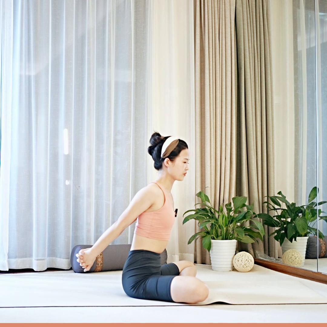 瑜伽臀部拉伸视频,颈肩拉伸瑜伽视频