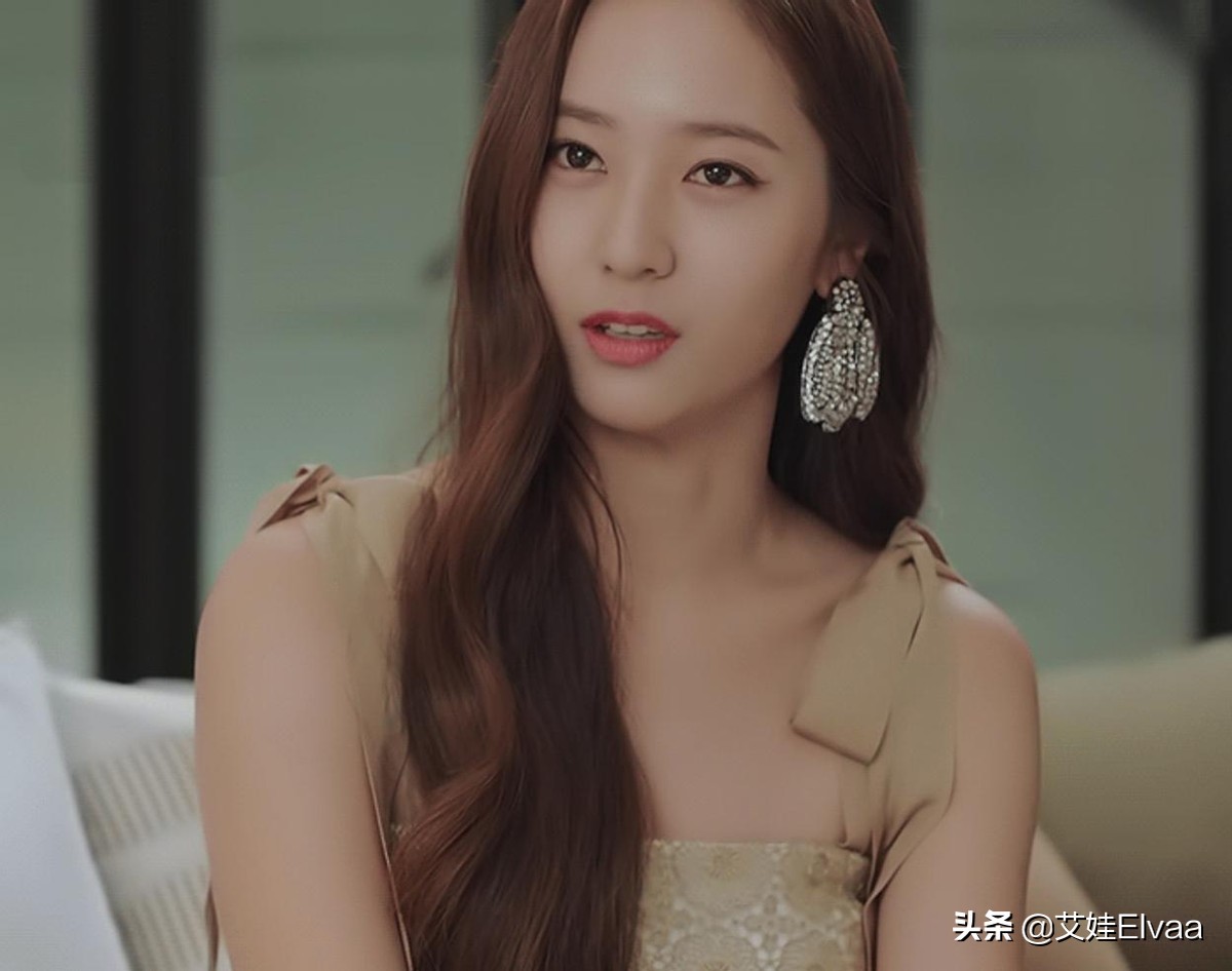 郑秀晶穿格纹西装,郑秀晶凯旋门棒球服