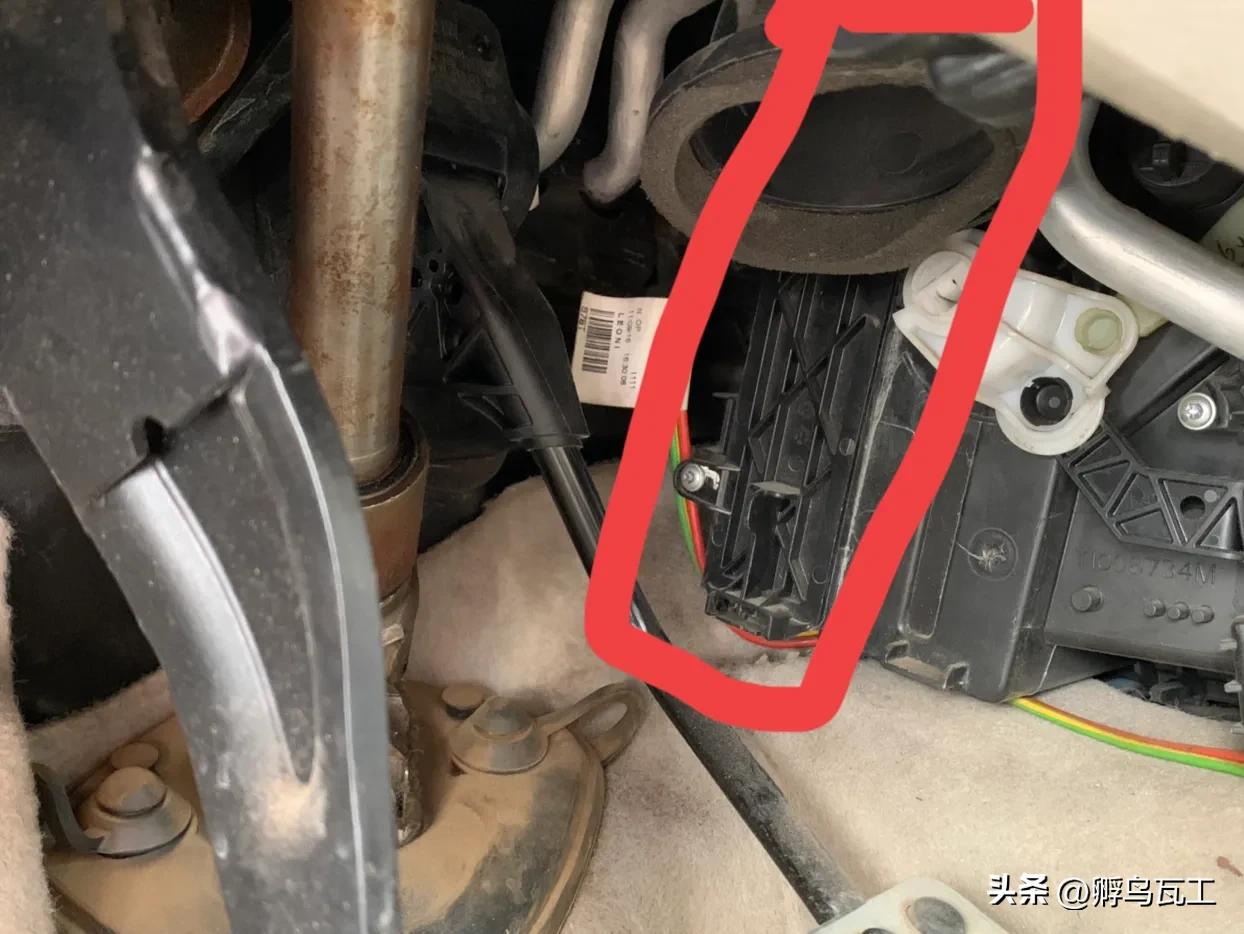 14款标致508空调滤芯更换教程,11款标致508更换空气滤芯