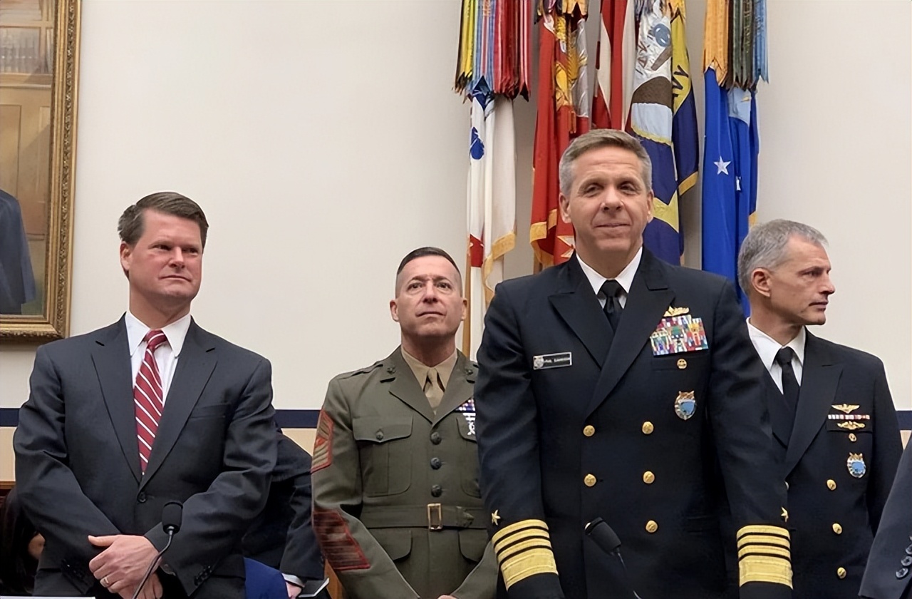 军服上的马赛克是什么,各国军装的差别