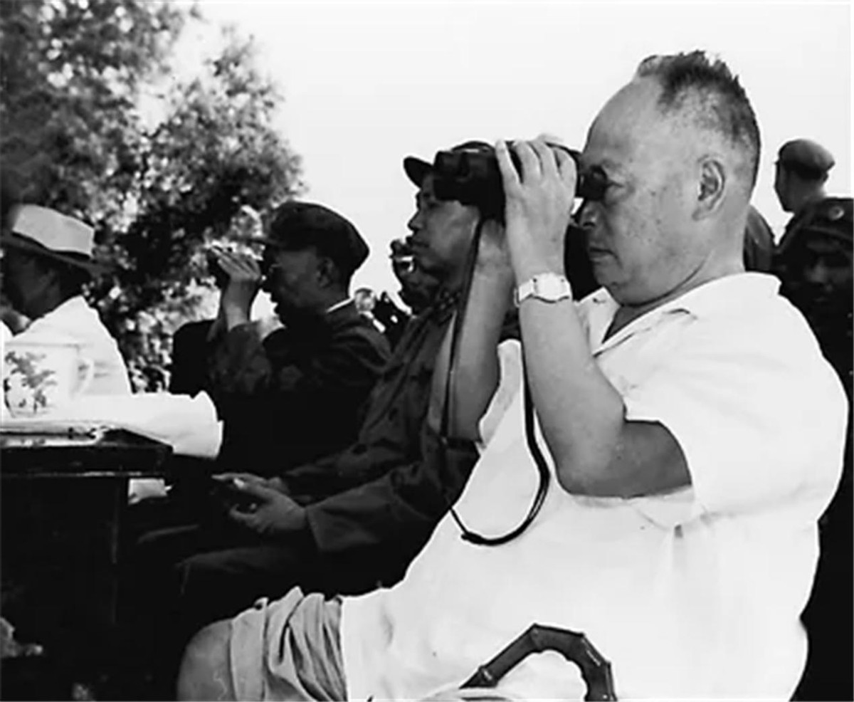 1965年，外交部长陈毅在国外险酿大祸，周总理：谁给你的权力？