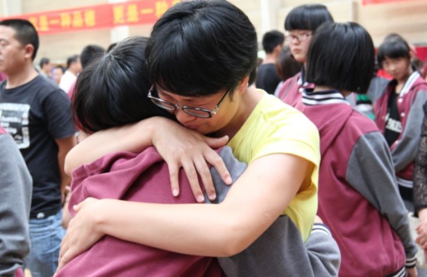 有一种“尴尬”叫发朋友圈忘屏蔽父母，评论区像“公开处刑”现场