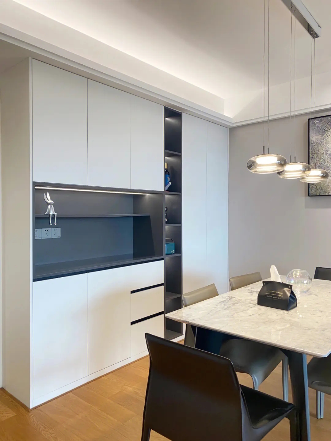 餐边柜一般自己定制也做到顶的吗,定制餐边柜怎么避免踩坑