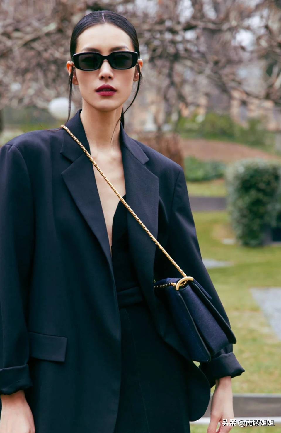 矮脸圆脸颧骨高适合扎发还是披发,如何判断扎发好看还是披发好看