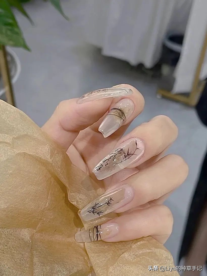 干净高级显白的美甲图片,秋冬显白美甲仙气十足的美甲分享