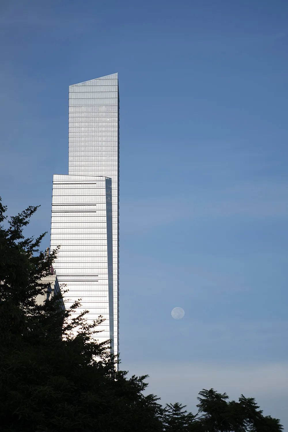 广西华润大厦完工开幕，403米高度问鼎南宁之巅