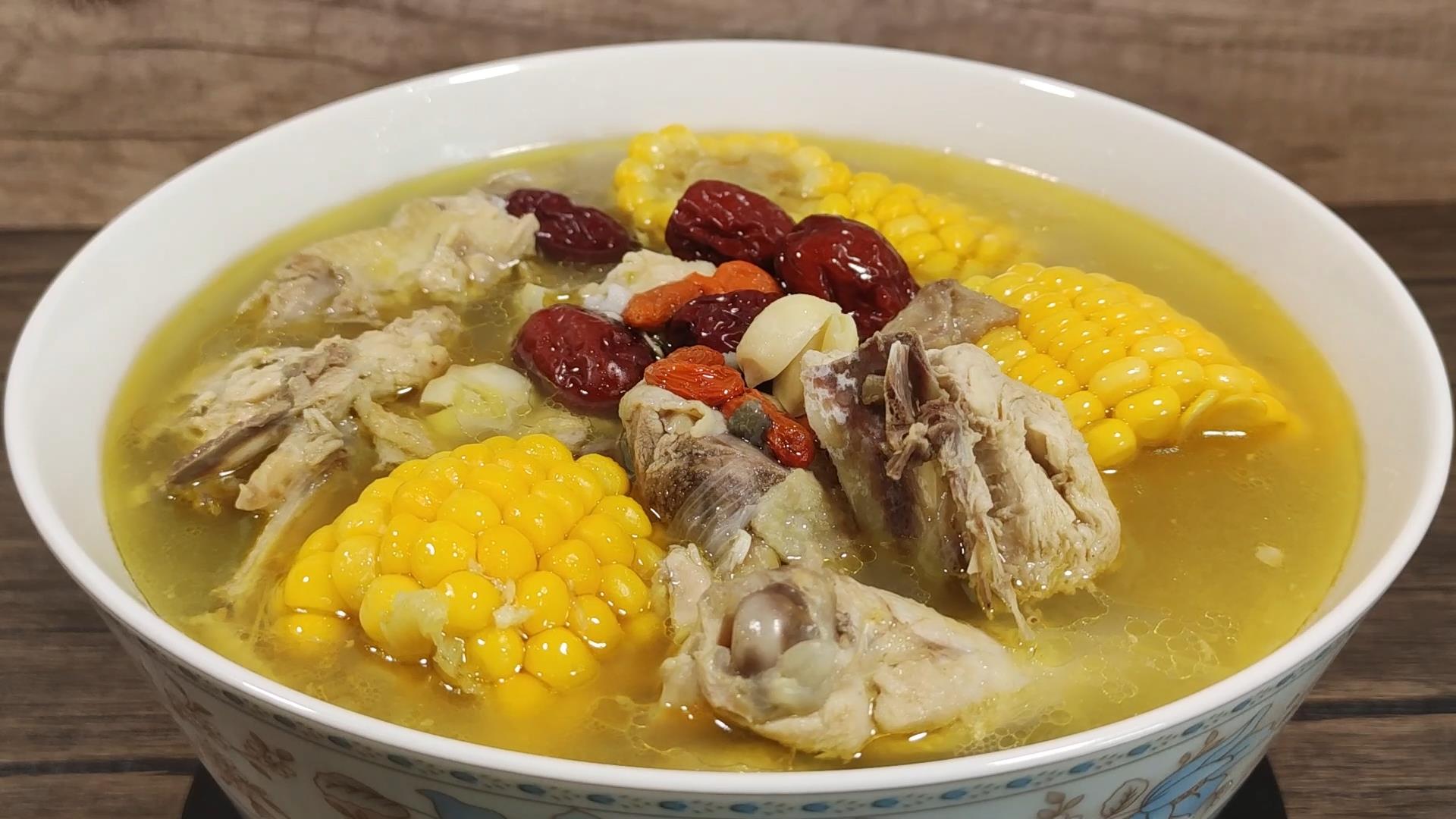 炖鸡汤都放哪些食材好喝,炖鸡汤的正确做法放什么