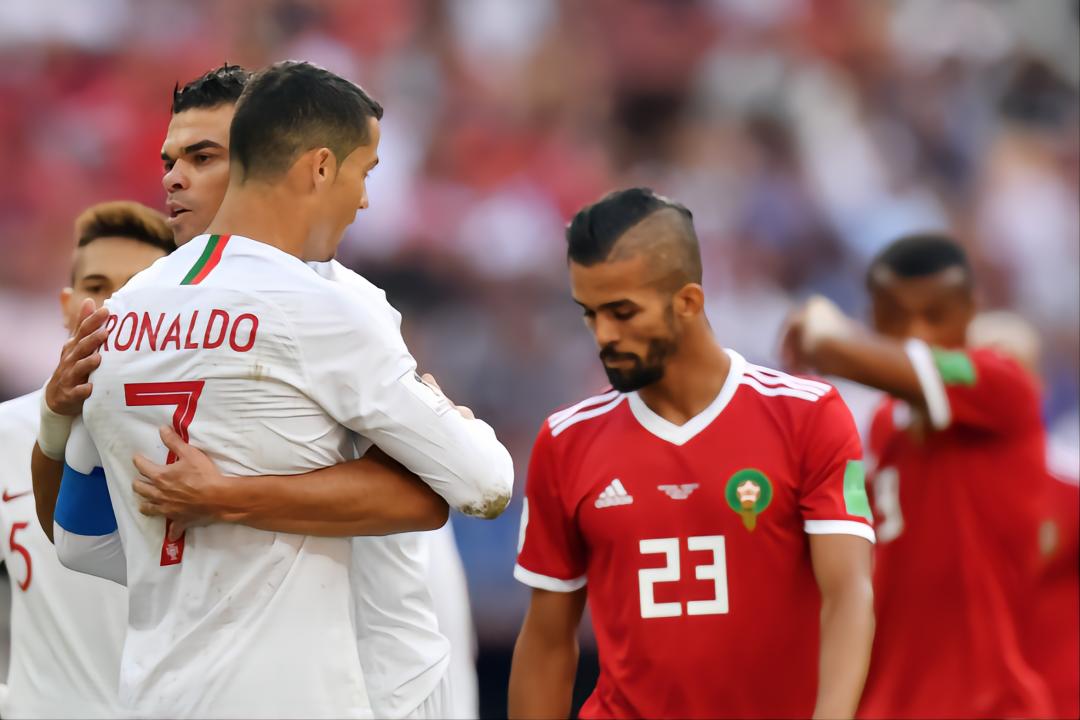 内马尔姆巴佩梅西c罗,内马尔梅西姆巴佩踢c罗