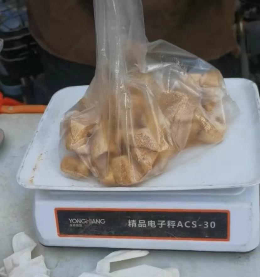 卖打糕小动作,南京女子买打糕录下被坑全程后续