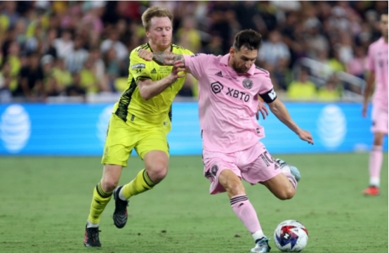 梅西五大联赛俱乐部生涯打入697球,梅西从足球天才到伟大的巨星