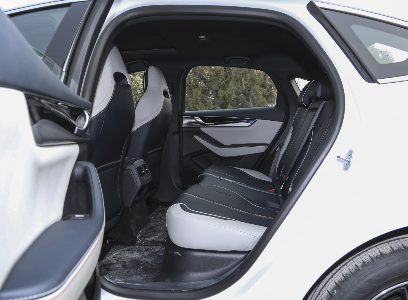 家用轿车建议选紧凑型车，看看这三款，省油，空间大，安全配置多