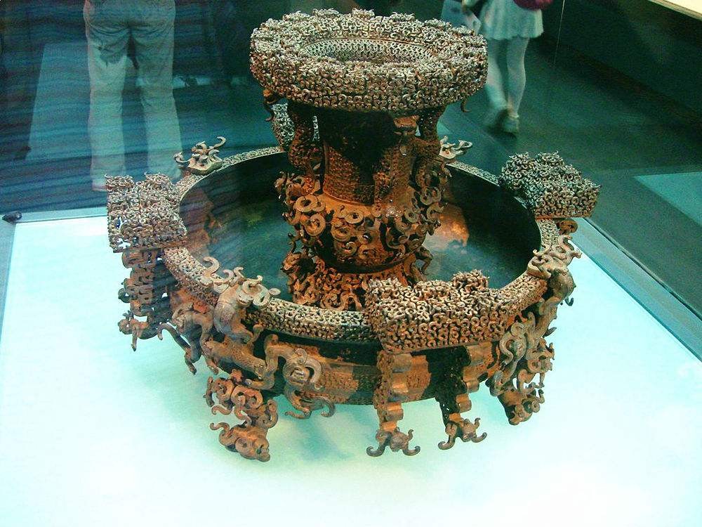 父子挖地基挖出一头猪,湖南父子盖房子挖出一只金猪