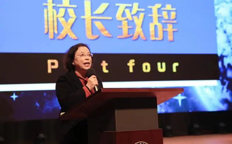 开学啦听听新生的感受,开学了看一下宿舍的环境