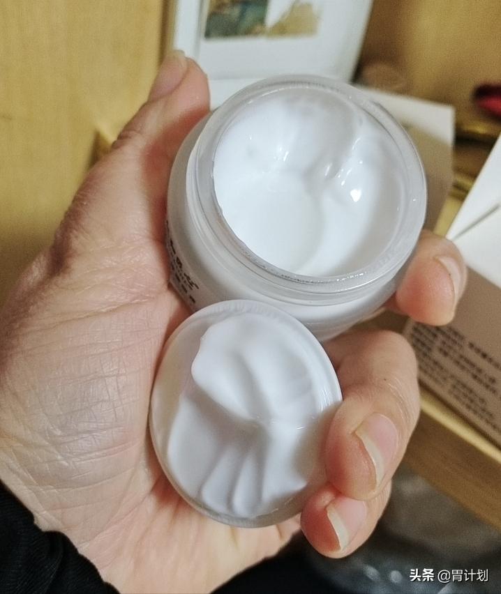 眼霜值得购买成分过关的,眼霜不一定要大牌让人放心的国货