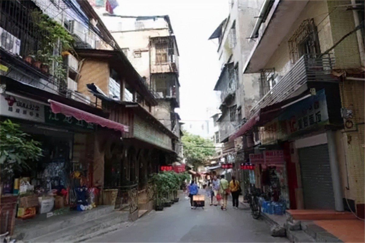 非洲“倒爷”在广州：28寸行李箱装着发财梦