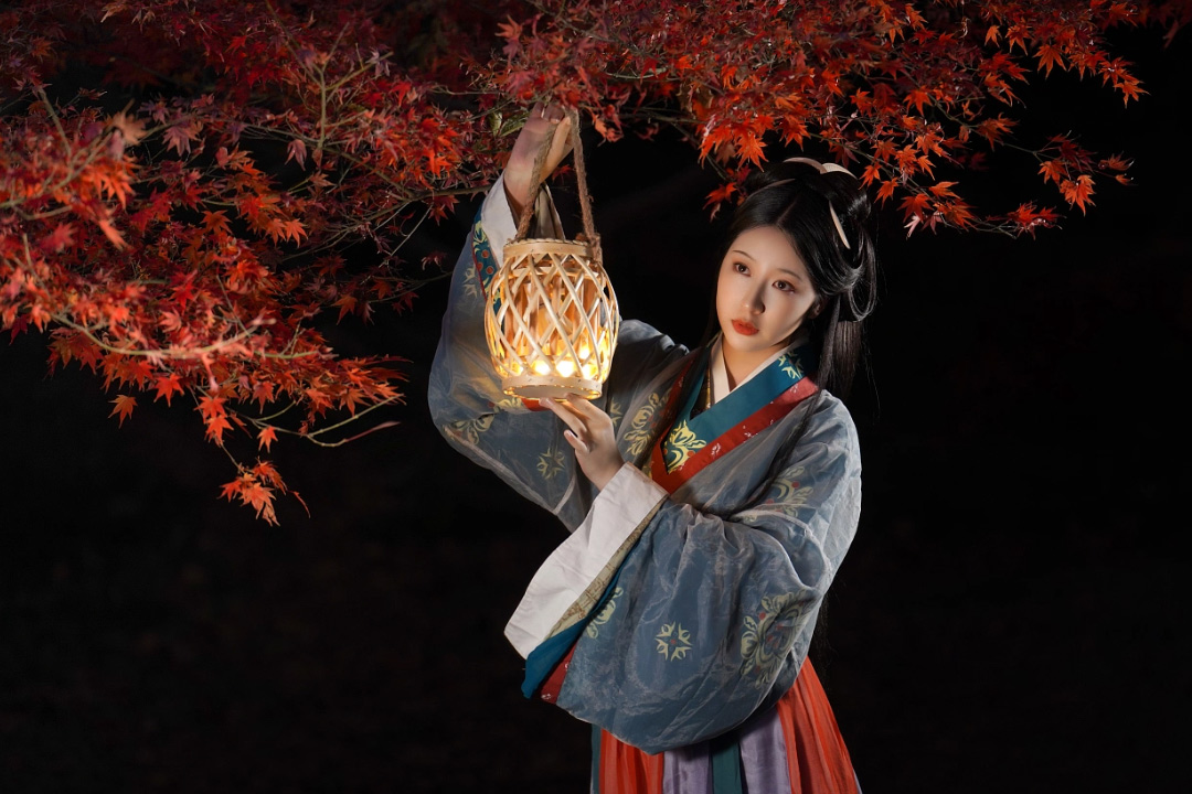 冷枫染红，霜叶流丹。不读这20首红叶诗词，辜负秋光烂漫