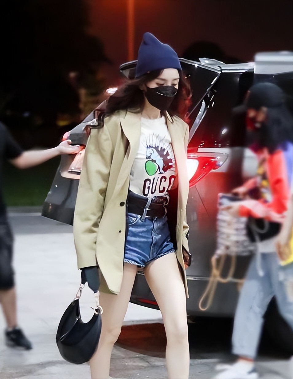 超短浅色牛仔衣怎么搭配,超短牛仔搭配