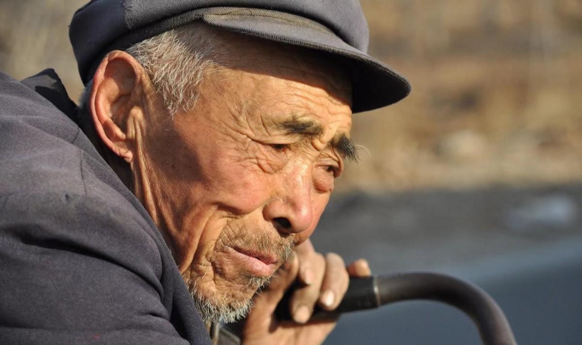 婚外情中，男人愿意为你花钱的3个原因，傻女人要知道