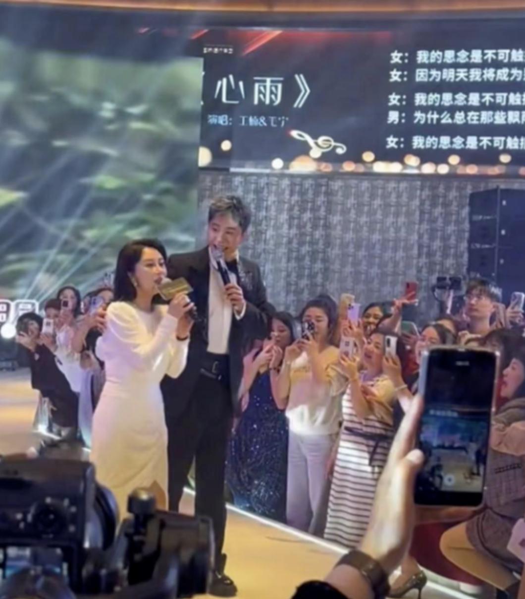 毛宁从哪一年开始淡出歌坛,毛宁在1998年春晚