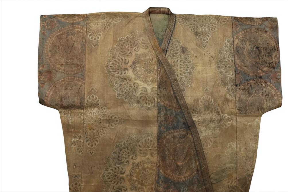 “玉树长飘云外曲，霓裳闲舞月中歌”：具有诗意美感的唐朝服饰