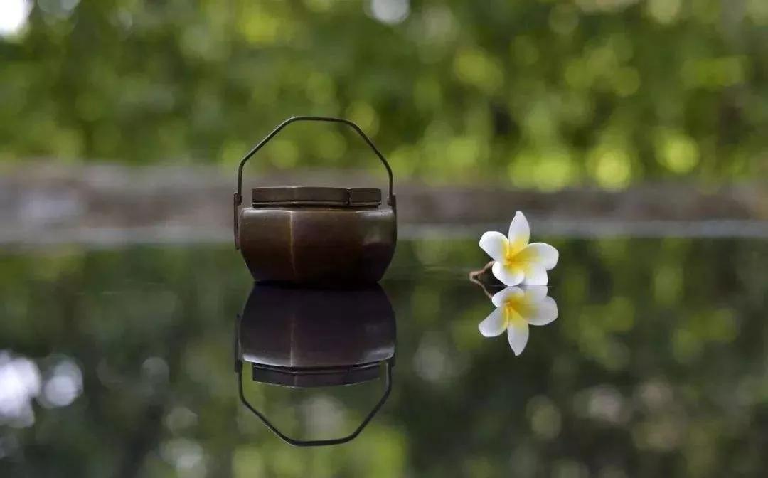 人生喧嚣我们要心静如水,人生最好的境界不是喧闹