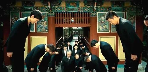 韩国黑帮电影巅峰之作新世界,韩国暴力美学的巅峰之作