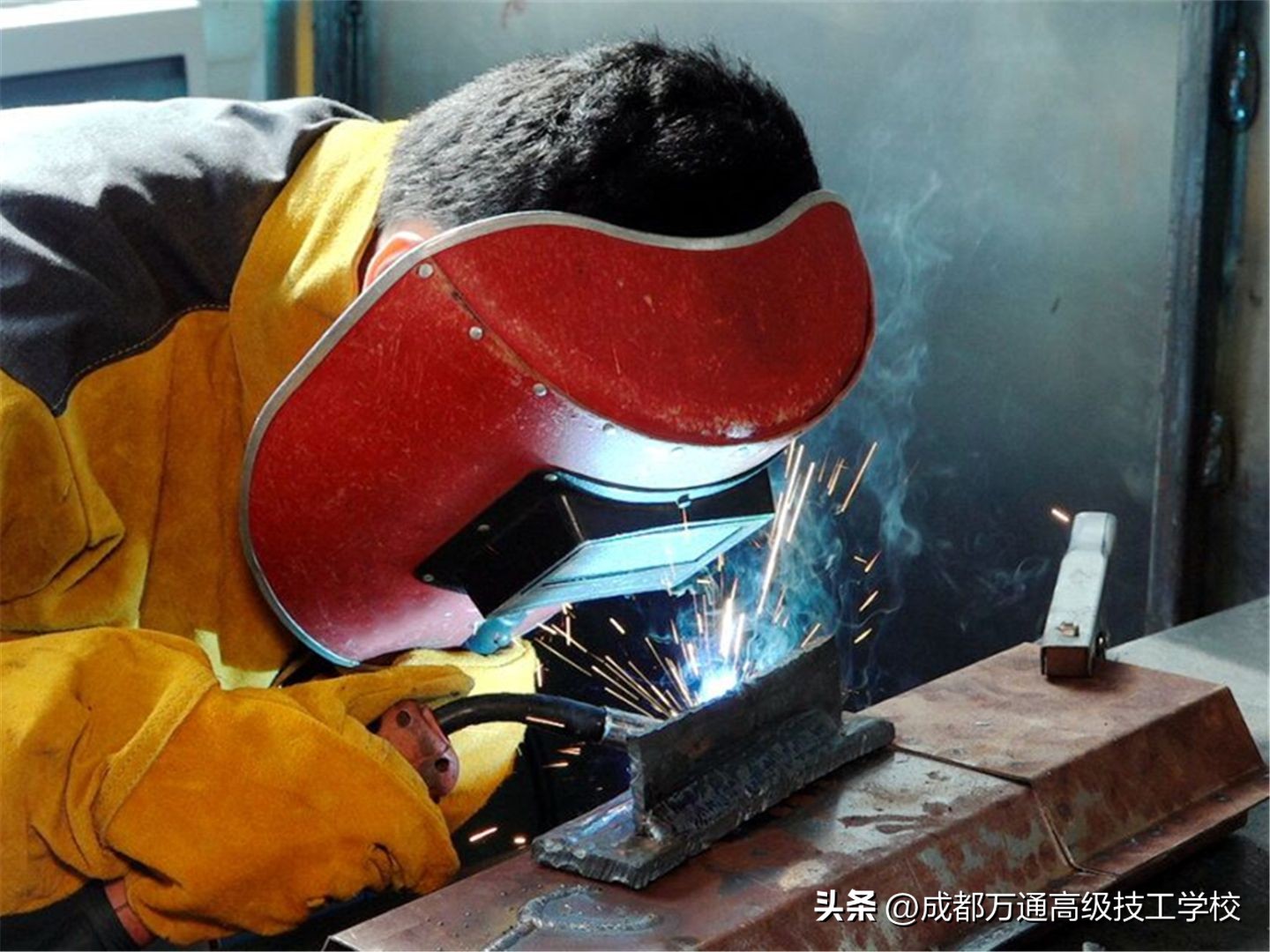 学焊接专业选哪个学校,襄阳中博焊接技术培训学校