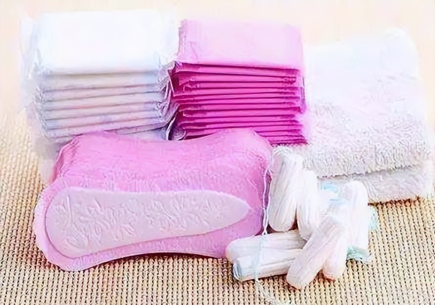 经血有血块和肉状东西是怎么回事,经期血块发黑像肉一样怎么回事