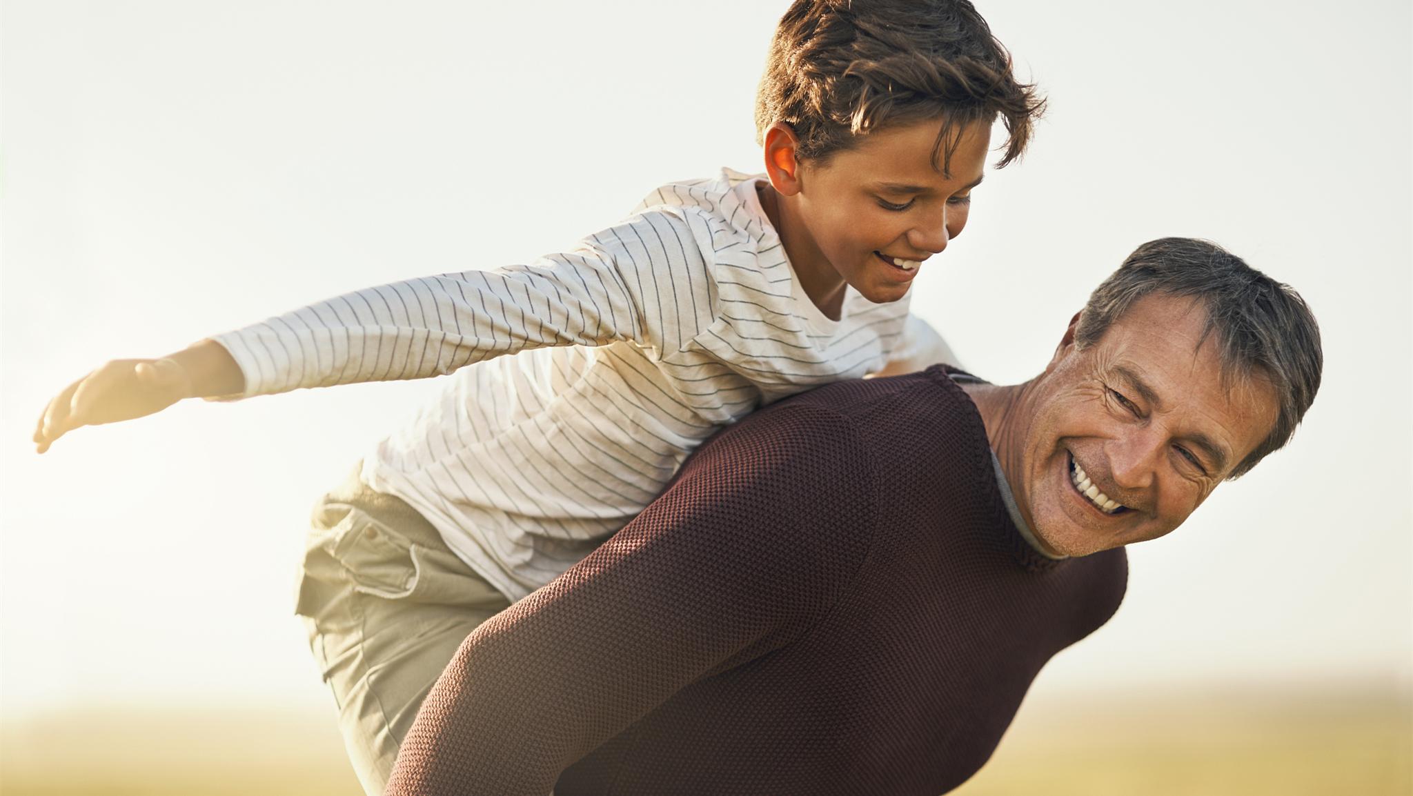 老公工资都交给婆婆妻子提离婚,老公把工资交给婆婆保管老婆存了