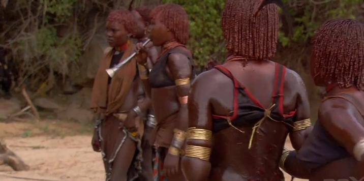 非洲原始部落的真实生活：女人想找对象，就要主动让男人鞭打