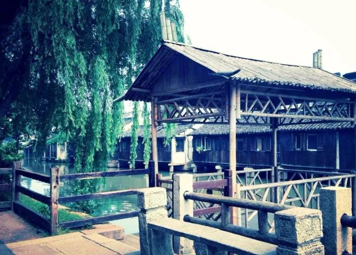 乌镇是个很美很美的地方,乌镇一个让人流连忘返的地方