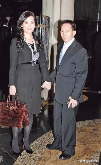 翁静晶因与刘家良结婚轰动娱乐圈，刘家良去后，她再嫁入赌王家族