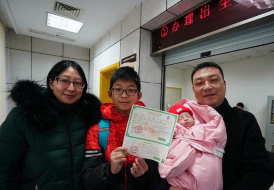 孩子出生证上妈妈的名字可以改吗,宝宝出生证更名