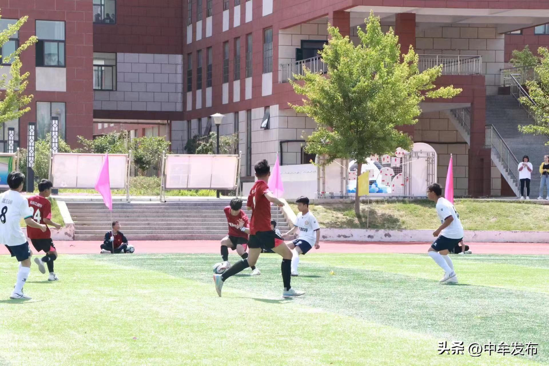 中牟县狼城岗中学首届校园足球文化节活动:“足”够精彩“球”驰绿茵