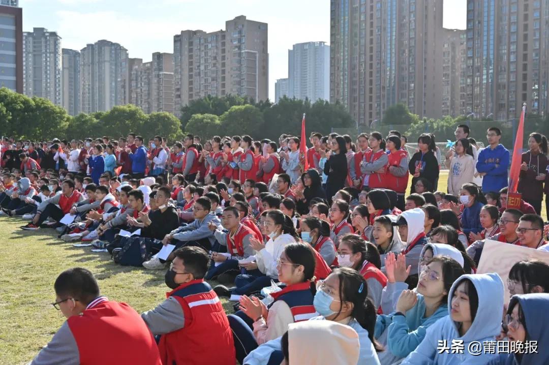 今天，这个学校沸腾了