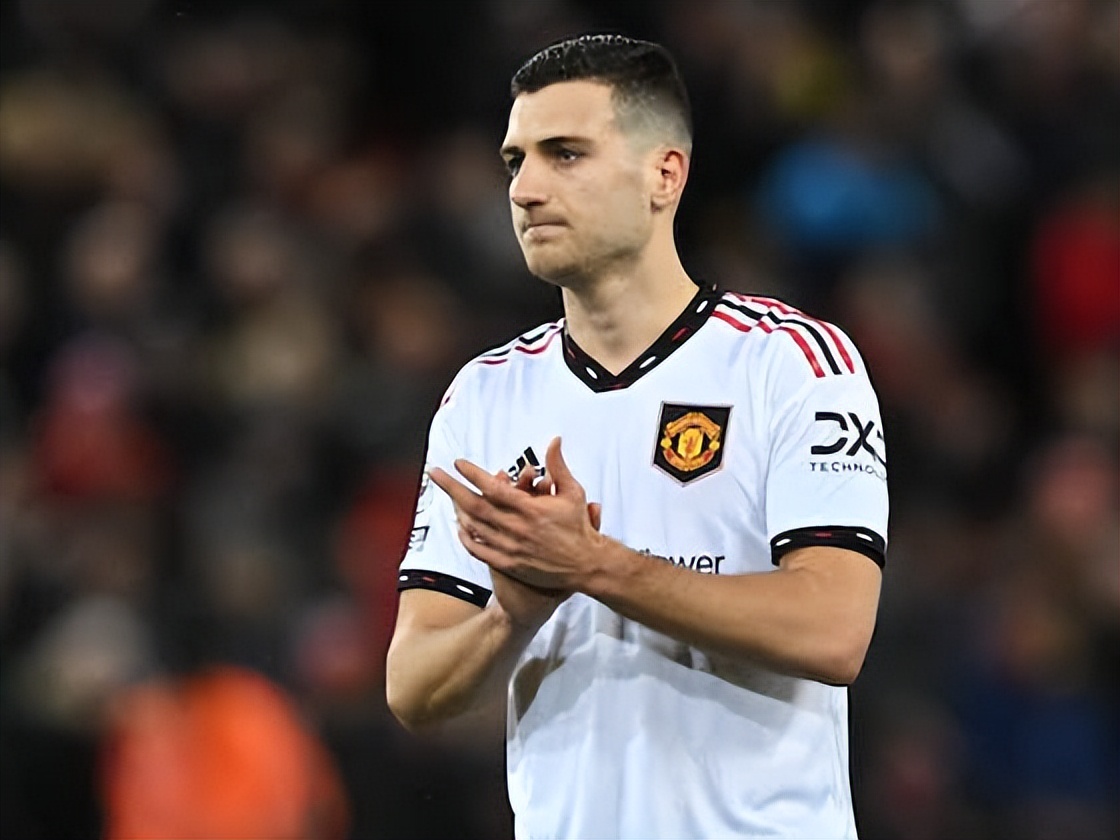 巴萨盯上了谁,巴萨所有右后卫