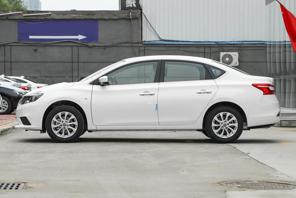 10万左右的家用轿车大比拼,10万以内四款家用小型车测试