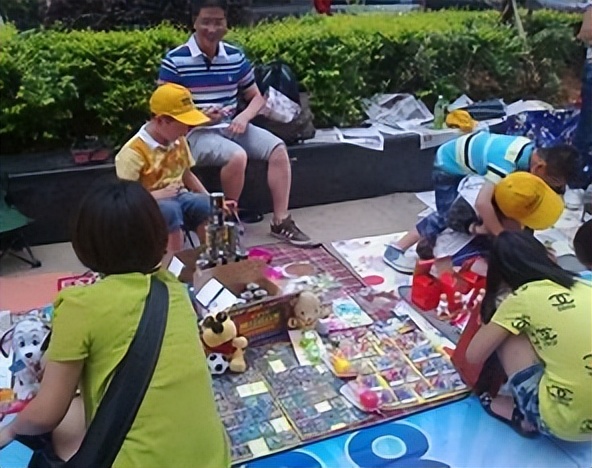 地摊日入9000？普工一年涨薪5元，年轻人逃离工厂是明智选择吗？