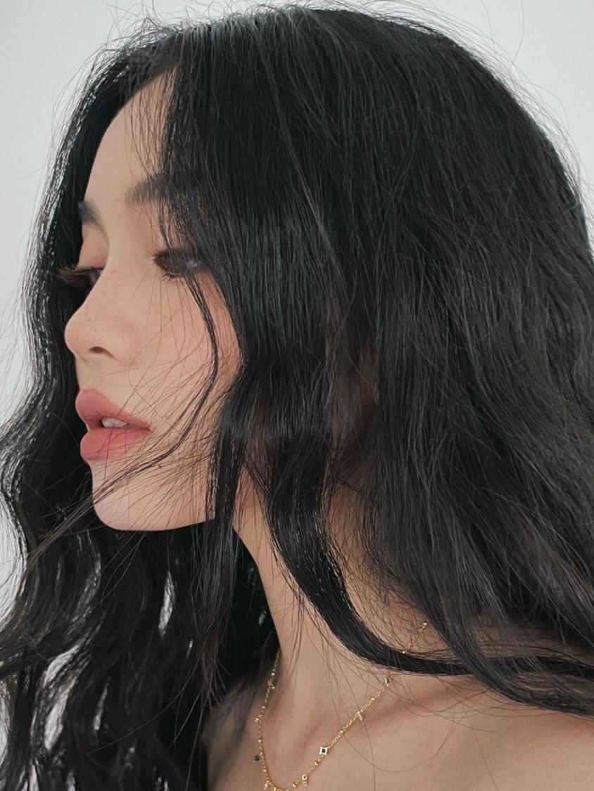 为什么画完眼影感觉眼睛变小了,什么人不适合亮闪眼影