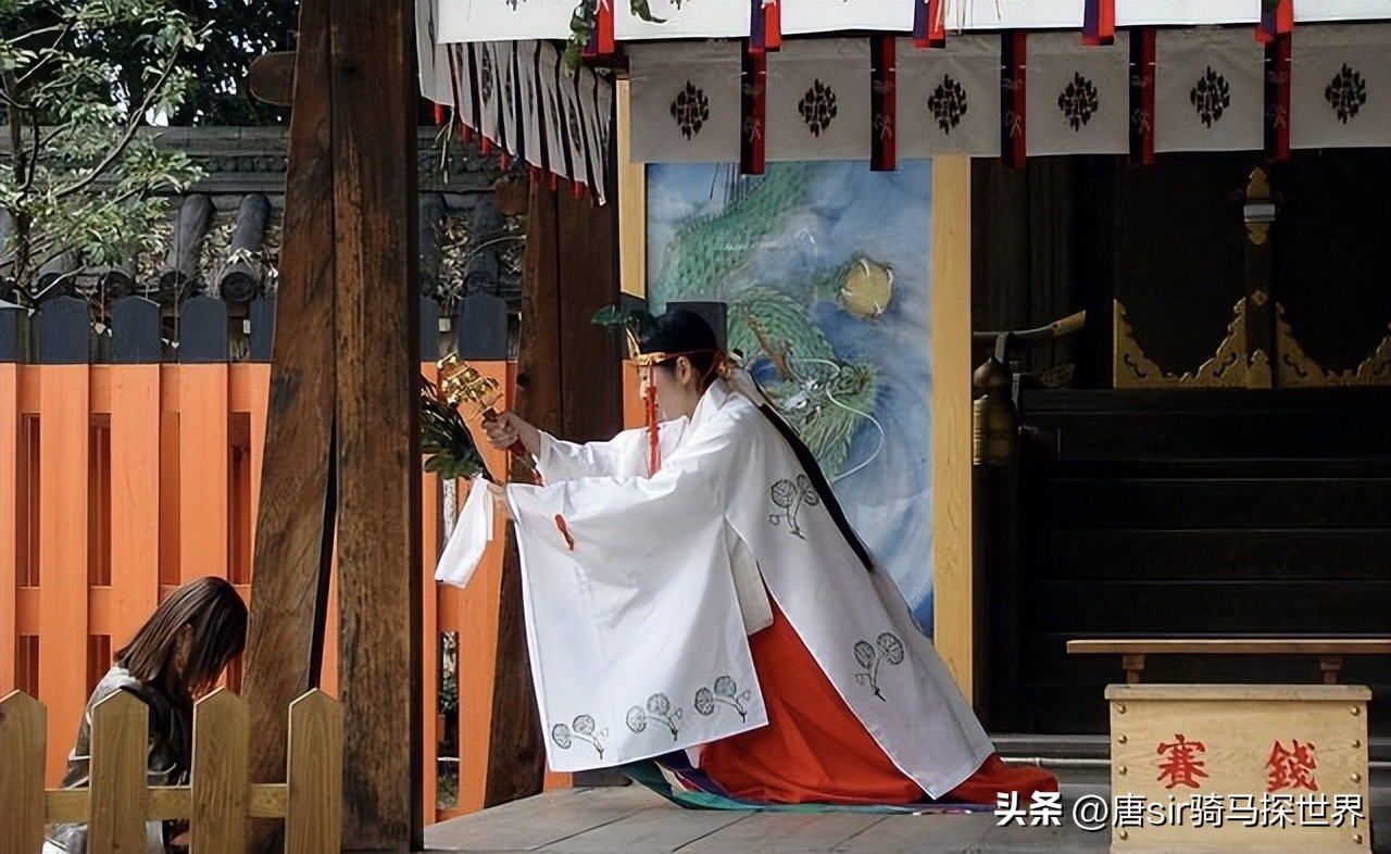 日元贬值给日本人的生活带来重压,日元贬值期间日本人民怎么度过