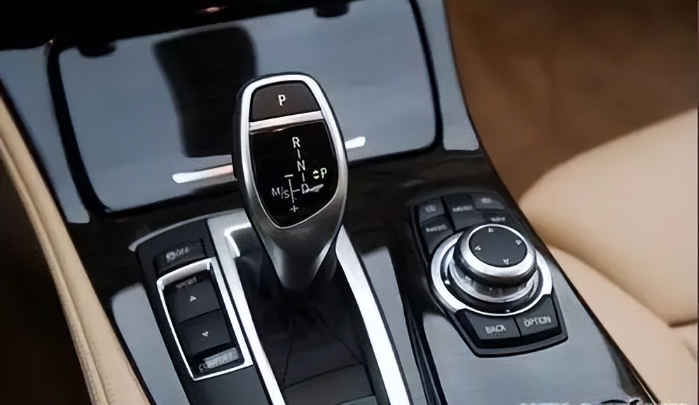 五种变速箱操作方式,纵置和横置变速箱区别