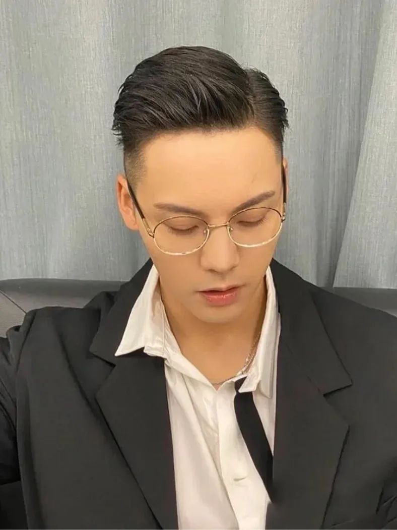 男士头发稀少适合剪什么发型,35到40岁的男士发型怎么剪