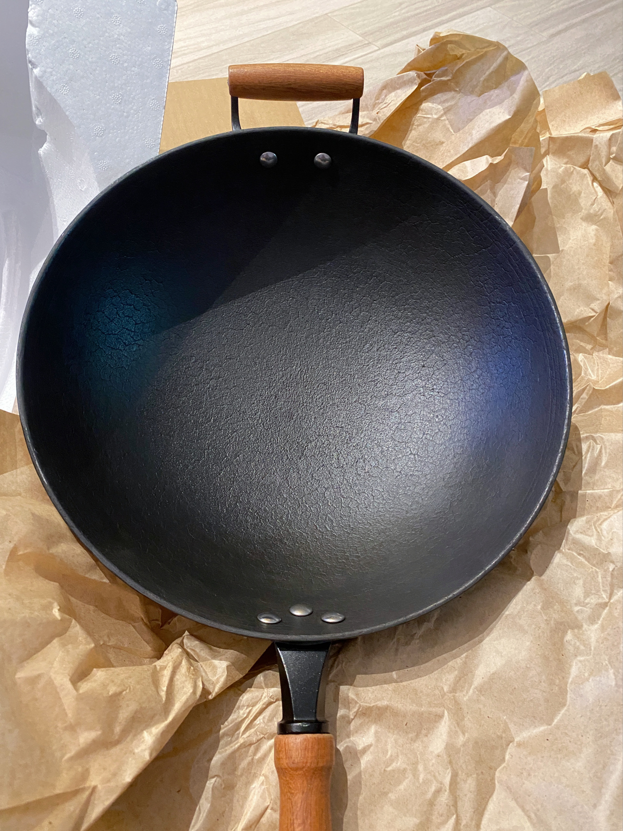 炒菜锅最好还是用铁锅,炒菜是铁锅好还是用不粘锅好