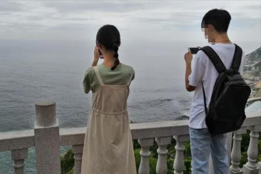 男子侵犯亲生女儿，被抓时拒不认账，声称：她想当网红才举报我