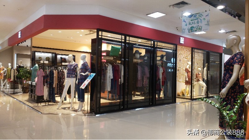 服装店开了三层怎么布局,已经装修好的小服装店怎么陈列