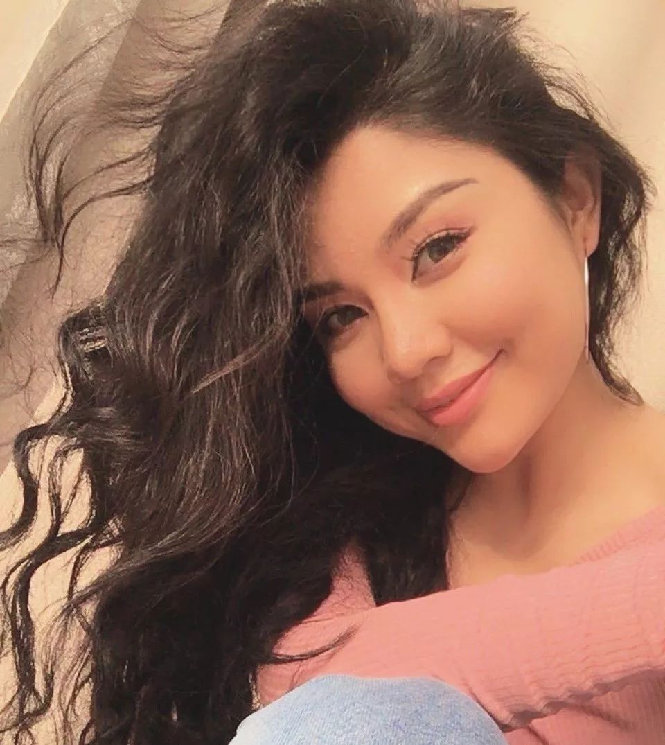 网红富婆租车拍视频装有钱人,养豹的富婆